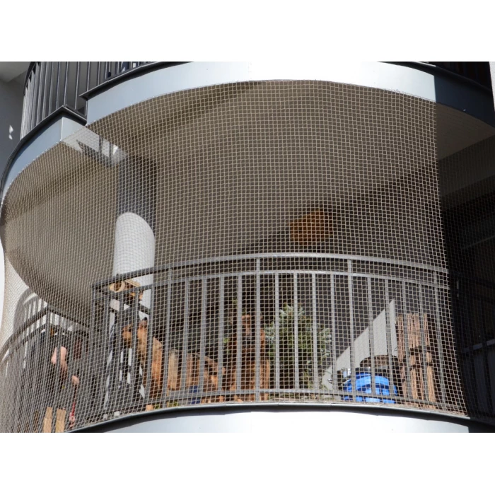 Drobna siatka dla kota na balkon Bezpieczne Koty. Oczka 19x19 mm. Na wymiar.